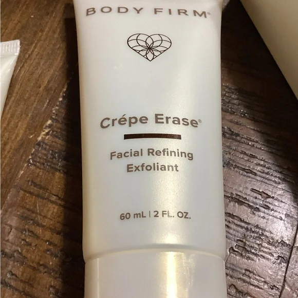 Body Firm Crêpe Eraser Exfoliant Set - White